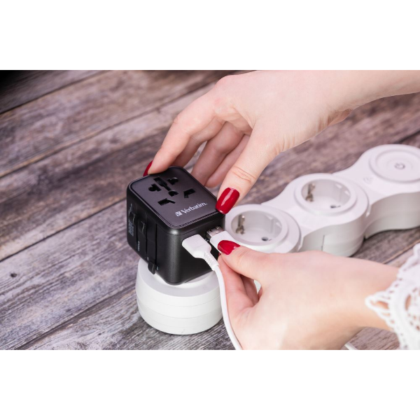 CHR UTA-01 UNIVERSAL TRAVEL ADAPTER WITH 2 X USB-A PORTS resmi